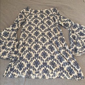 Bell sleeve shift dress